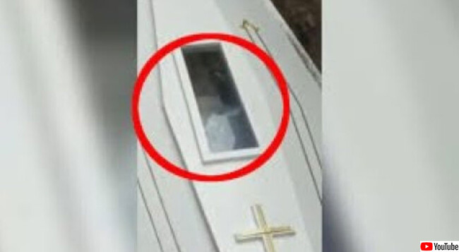 遺体を埋葬中のお棺の中で遺体が動き出すハプニング インドネシア ニコニコニュース 遺体を埋葬中のお棺の中で遺体が動き出すハプニング インドネシア ニコニコニュース