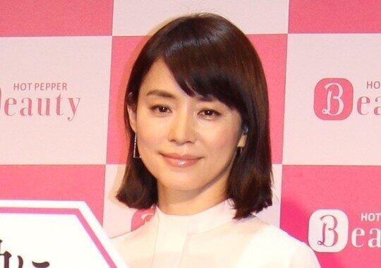 石田ゆり子 5歳から愛用の椅子披露 座面の裏には友達の名前が ニコニコニュース