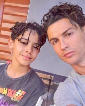 クリスティアーノ ロナウド 長男誕生日に もう10歳なんて 祖母も動画で祝福 ニコニコニュース クリスティアーノ ロナウド 長男誕生日に もう10歳なんて 祖母も動画で祝福 ニコニコニュース