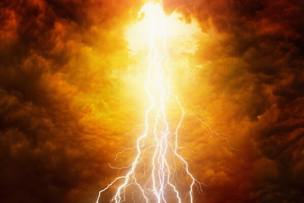 空が裂けた 全長700キロの巨大雷 メガフラッシュ が世界最長記録を更新 ニコニコニュース