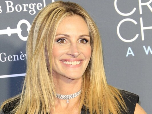 ジュリア ロバーツが夫にキス 結婚記念日に2ショット公開 ニコニコニュース