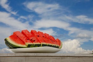 一体どういうことだ 日本人はスイカに塩をかけて食べるらしい 中国報道 ニコニコニュース