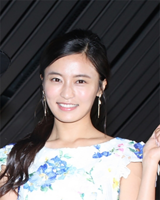 小島瑠璃子 前髪アリ お団子ヘアが 珍しい 雰囲気違う ニコニコニュース