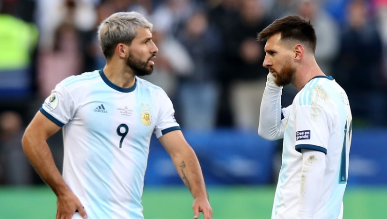 アグエロ ミスった自分をメッシと交代させる サッカーゲームで ニコニコニュース アグエロ ミスった自分をメッシと交代させる サッカーゲームで ニコニコニュース