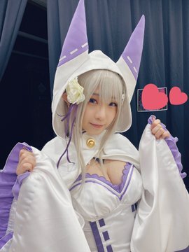 ハイクオリティでセクシーなショットに歓喜 注目の人気コスプレイヤー 伊織もえの リゼロ エミリア コスに胸キュン ニコニコニュース