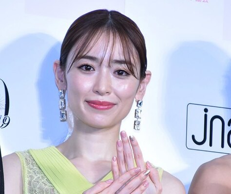 泉里香 透け感ワンピ からのぞく美脚に反響続々 脚が細くてお綺麗 凄く素敵 ニコニコニュース