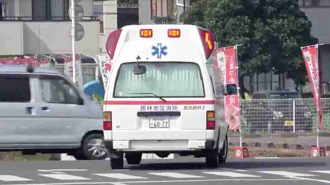 最後の軽 危なすぎる 救急車が来ているのに全く止まる気がないドライバーたちがひどすぎる ニコニコニュース 最後の軽 危なすぎる 救急車が来ているのに全く止まる気がないドライバーたちがひどすぎる ニコニコニュース