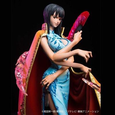 チャイナドレスに知的な微笑を浮かべる魅惑的な ニコ ロビン が ワンピース ログコレクション大型スタチュー第4弾に登 ニコニコニュース