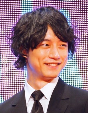 坂口健太郎の 指輪パッカーン ショットに それください と反響 金髪が一番似合う の声も ニコニコニュース 坂口健太郎の 指輪パッカーン ショットに それください と反響 金髪が一番似合う の声も ニコニコニュース