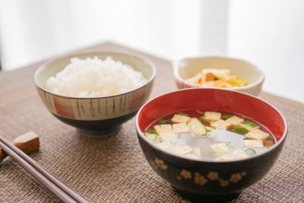 白米とおかずを一緒に口に入れる夫が気持ち悪い 妻の投稿に 家での飯くらい自由に食べさせてくれ の声 ニコニコニュース 白米とおかずを一緒に口に入れる夫が気持ち悪い 妻の投稿に 家での飯くらい自由に食べさせてくれ の声 ニコニコニュース