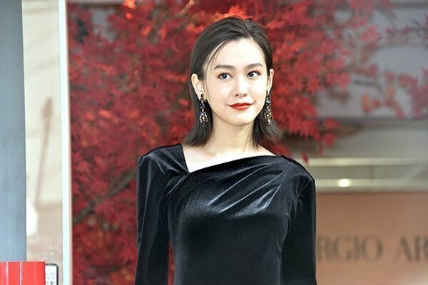 桐谷美玲 ノースリーブで肌見せも ママになってもお洒落 とファッションセンスに反響 ニコニコニュース