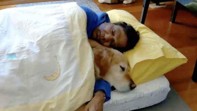 犬を飼うことに大反対だった父親 しかし犬が病気になった夜 父親は一晩中犬を抱きしめていた ニコニコニュース 犬を飼うことに大反対だった父親 しかし犬が病気になった夜 父親は一晩中犬を抱きしめていた ニコニコニュース