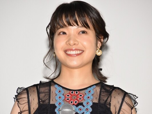 岸井ゆきの セーラー服爆走ショットに 可愛すぎ 最高 の声 ニコニコニュース 岸井ゆきの セーラー服爆走ショットに 可愛すぎ 最高 の声 ニコニコニュース