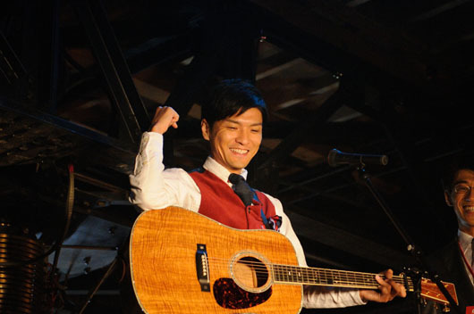 森山直太朗 宴会部長に苦い過去 胴上げにオーナー大激怒のエピソード ニコニコニュース 森山直太朗 宴会部長に苦い過去 胴上げにオーナー大激怒のエピソード ニコニコニュース