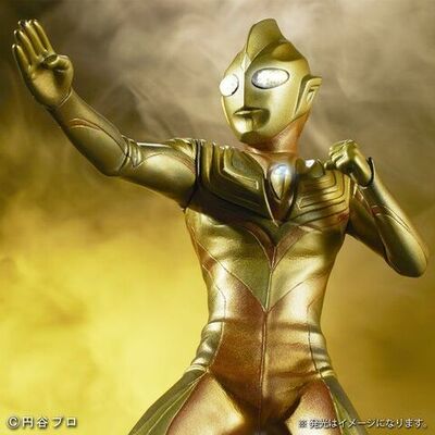 大怪獣シリーズより ウルトラマンティガ 最終回や劇場版に登場した グリッターティガ が発光仕様付きで登場 ニコニコニュース 大怪獣シリーズより ウルトラマンティガ 最終回や劇場版に登場した グリッターティガ が発光仕様付きで登場 ニコニコニュース