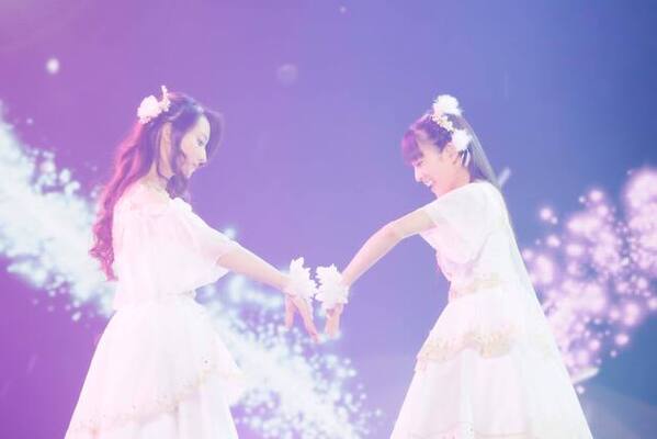 デビュー10周年を迎えたclaris 謎のベールに包まれた素顔を明かし 新たなステージへ ニコニコニュース デビュー10周年を迎えたclaris 謎のベールに包まれた素顔を明かし 新たなステージへ ニコニコニュース