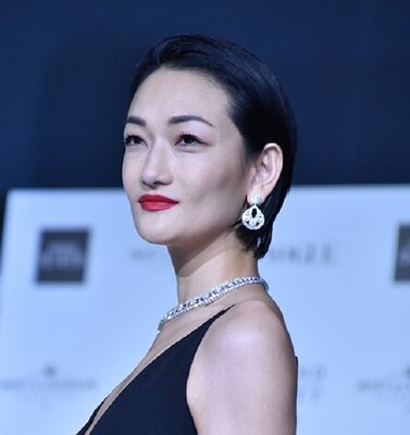 冨永愛 またまた雰囲気ガラリ違う くるくるパーマヘアに ベティさんみたい どんな髪型も似合う ニコニコニュース
