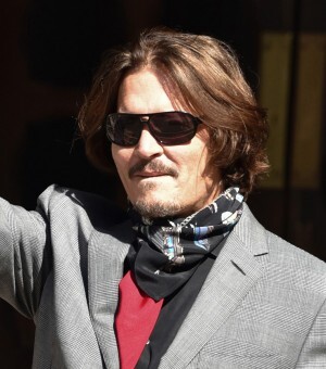 ジョニー デップに ファンタビ 復帰を求める声 17万人以上の署名が集まり ジョニーなしのファンタビは観たくない ニコニコニュース ジョニー デップに ファンタビ 復帰を求める声 17万人以上の署名が集まり ジョニーなしのファンタビは観たくない ニコニコニュース