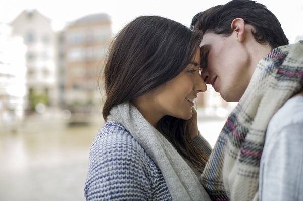 素敵な夜の始まり 男を翻弄する 大人キス の仕方とは ニコニコニュース