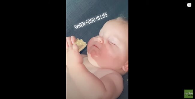 食いしん坊 夢の中でビスケットを食べる赤ちゃんが可愛すぎる ニコニコニュース 食いしん坊 夢の中でビスケットを食べる赤ちゃんが可愛すぎる ニコニコニュース