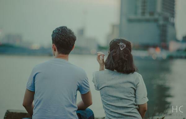 もしかしてこれって恋 好きな人の前で女子がよくする行動とは ニコニコニュース