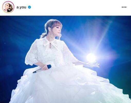 浜崎あゆみ 純白のドレスに身を包んだクリスマスライブのステージshotを公開 ニコニコニュース 浜崎あゆみ 純白のドレスに身を包んだクリスマスライブのステージshotを公開 ニコニコニュース