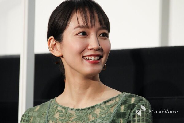 吉岡里帆 編んだ斬新ヘアにあいみょんも絶賛 可愛い ５億 ニコニコニュース