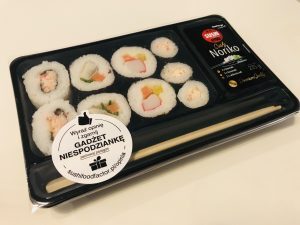 東欧に並ぶ寿司セットとカップ麺 現地人が めちゃくちゃ美味い と絶賛する コンビニ日本食 を食べてみた ニコニコニュース 東欧に並ぶ寿司セットとカップ麺 現地人が めちゃくちゃ美味い と絶賛する コンビニ日本食 を食べてみた ニコニコニュース