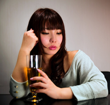 お酒の席での やっちゃった 失敗談 エロトーク 彼氏の友人と酔ってキス ニコニコニュース お酒の席での やっちゃった 失敗談 エロトーク 彼氏の友人と酔ってキス ニコニコニュース