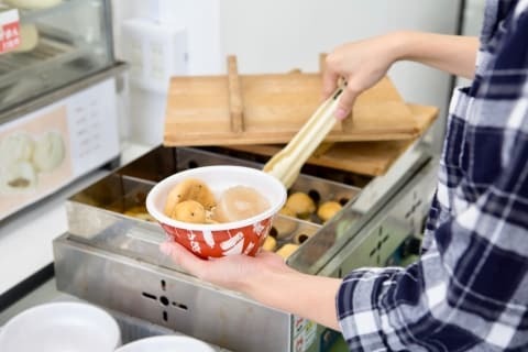 鍋に指入れて おでんツンツン の男性逮捕 コンビニでイタズラが増えた理由 ニコニコニュース