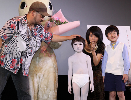 満島ひかりもビックリ 呪怨 全身白塗りの俊雄くんが試写会に登場 ニコニコニュース 満島ひかりもビックリ 呪怨 全身白塗りの俊雄くんが試写会に登場 ニコニコニュース