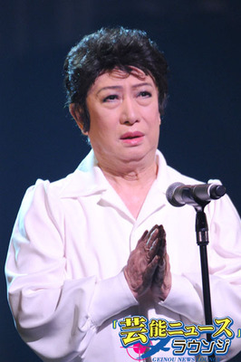 美輪明宏 紅白リハで白シャツ黒ズボンのシンプル装いで ふるさとの空の下に 祈りの歌唱 ニコニコニュース