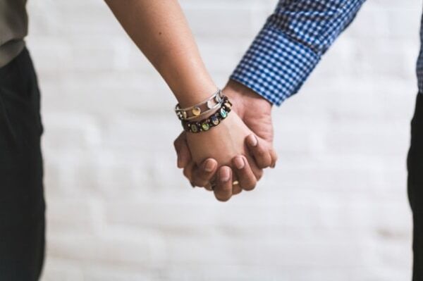 脈あり 付き合う前に手をつなぐ心理 ニコニコニュース 脈あり 付き合う前に手をつなぐ心理 ニコニコニュース
