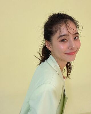 かわいいが溢れてる 完璧ですね 新木優子の春カラーセットアップにファン絶賛 ニコニコニュース