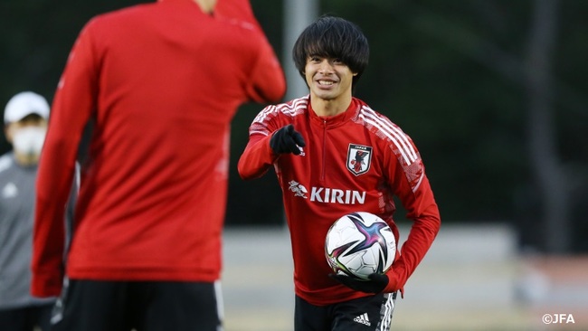 天才 三笘薫も苦戦 U 24日本代表の 手でのボール回し がおもしろい ニコニコニュース 天才 三笘薫も苦戦 U 24日本代表の 手でのボール回し がおもしろい ニコニコニュース