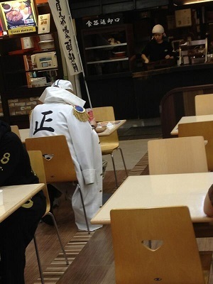 マルハニチロ農薬混入の容疑者 地元で目撃されていた 爆音コスプレ奇行 ニコニコニュース マルハニチロ農薬混入の容疑者 地元で目撃されていた 爆音コスプレ奇行 ニコニコニュース
