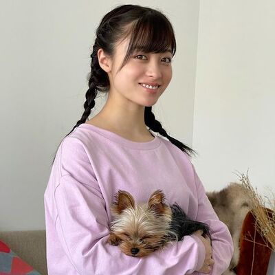 橋本環奈の ドックヨガ をする姿にファン絶賛 犬になりたい 可愛いが渋滞してます ニコニコニュース