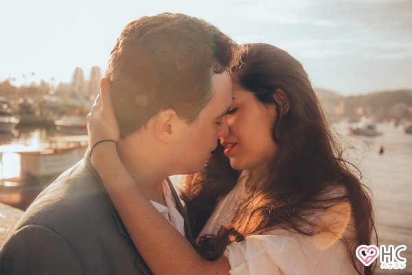 何度も思いだしちゃう 男の頭から離れない ドキッとするキス って ニコニコニュース