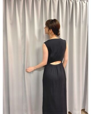 佐々木希 腰チラリ なワンピース姿を披露 後ろ姿も女神様 美しい と絶賛の声 ニコニコニュース