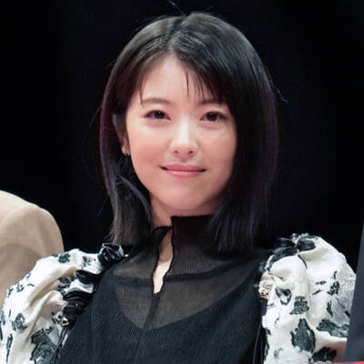圧倒的なかわいさ 浜辺美波 ジャージ姿の笑顔まぶしいオフショットに絶賛の声 天使ですか ニコニコニュース 圧倒的なかわいさ 浜辺美波 ジャージ姿の笑顔まぶしいオフショットに絶賛の声 天使ですか ニコニコニュース