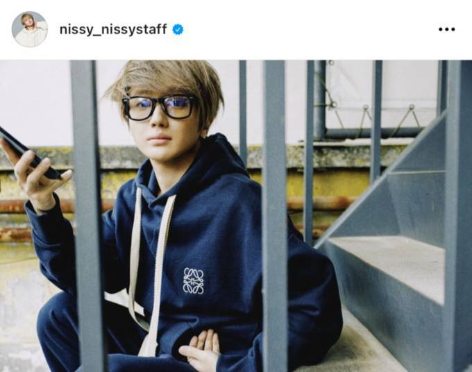 Nissy メガネ セットアップコーデの休憩中shotにファン悶絶 ギャップがたまらん イケメンすぎ ニコニコニュース