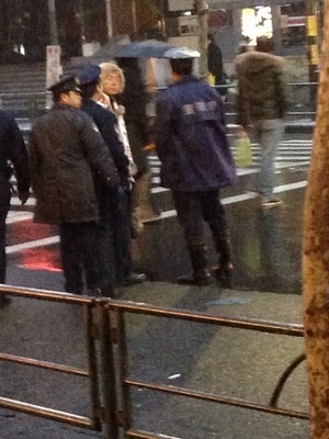 あの都知事選候補 六本木で暴れて 投票前日だぞ と警官に説教される ニコニコニュース あの都知事選候補 六本木で暴れて 投票前日だぞ と警官に説教される ニコニコニュース