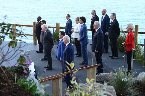 文大統領がg7集合写真で最前列に立った本当の理由は 韓国メディアの報道にネット民は猛反発 ニコニコニュース