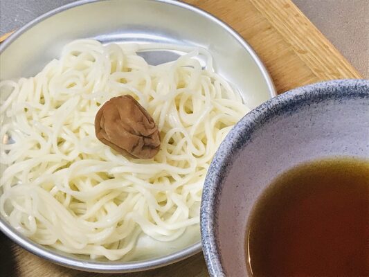 梅干し1個入れるだけ そうめんを異次元の食感にするライフハック 梅干し嫌いが試してみた ニコニコニュース