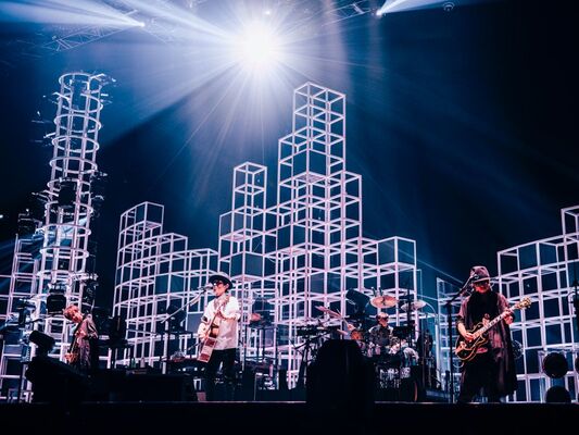 スピッツが生み出す音楽世界へ ワンマンツアー New Mikke 開幕 ニコニコニュース スピッツが生み出す音楽世界へ ワンマンツアー New Mikke 開幕 ニコニコニュース