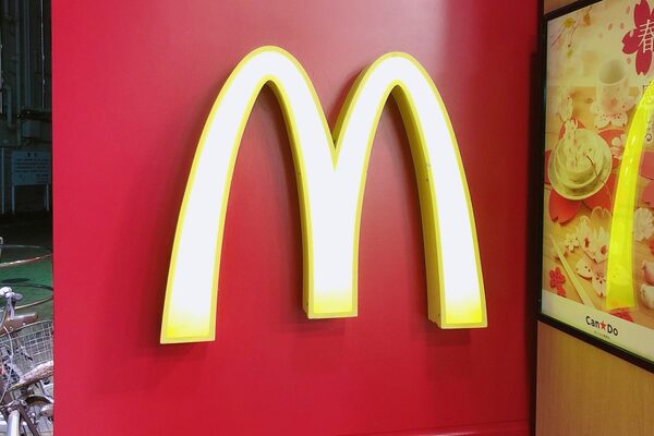 英マックがqrコード使えない高齢者を門前払い マニュアル通りすぎた接客を謝罪 ニコニコニュース