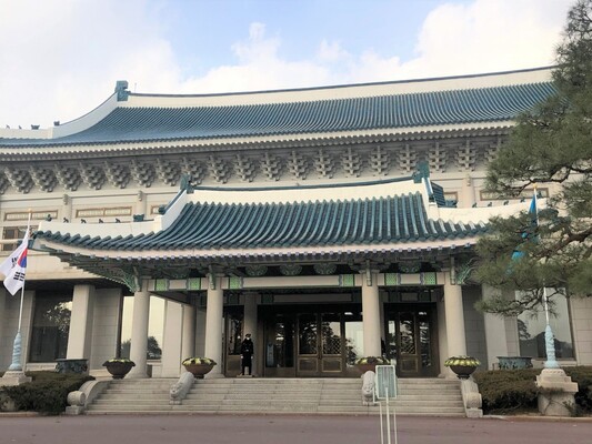 韓国で女子大生が大統領府秘書官に 中国ネットは肯定的 ニコニコニュース 韓国で女子大生が大統領府秘書官に 中国ネットは肯定的 ニコニコニュース
