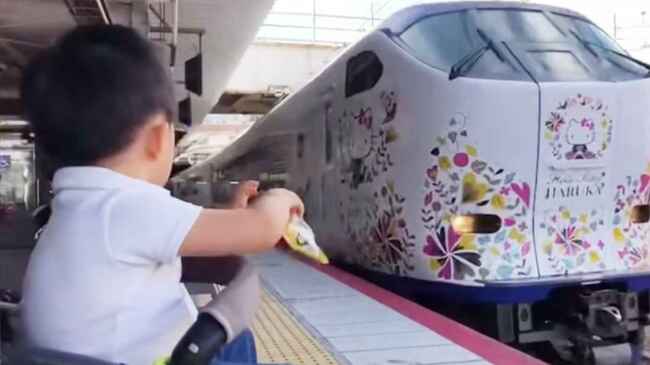 神対応 0歳から4年間 車掌さんにバイバイした記録動画が話題に 車掌さんたちの温かい対応に感動 ニコニコニュース 神対応 0歳から4年間 車掌さんにバイバイした記録動画が話題に 車掌さんたちの温かい対応に感動 ニコニコニュース
