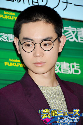 菅田将暉 メガネ男子 姿で登場 女装写真に周囲は 意外とカワイイ ニコニコニュース 菅田将暉 メガネ男子 姿で登場 女装写真に周囲は 意外とカワイイ ニコニコニュース
