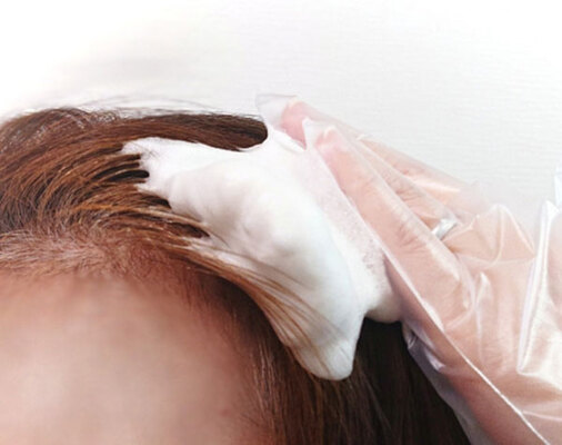 白髪染めでアルカリカラーは最終手段に 美髪を作る頭皮ケア術 ニコニコニュース